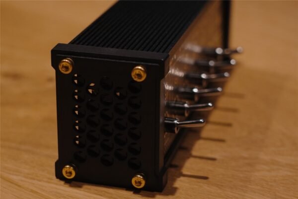 24ef732b2fedf6f95ec86cd2ac1be17a490aec16-1 Retro Block USB Socket